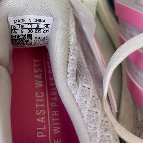 👟 “Adidas” Women’s Ultraboost 5.0 DNA White Mesh w/Pink Stripe Accents - Picture 10 of 17